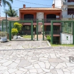 Casa à venda em Porto Alegre, localizada no bairro Cavalhada. Com área total de 572m², essa casa possui 6 dormitórios, sendo 1 suíte, e 3 banheiros sociais, possui piscina. Além disso, a casa conta co