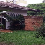 Terreno com casa pronta totalmente plana projetada por arquiteto.&lt;BR&gt;boa sugestão para geriatria ou construtores interessado na área. Possuí duas &lt;BR&gt;entradas nas laterais do terreno. &lt;