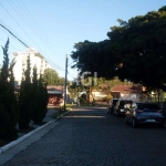 Ótima casa, semimobiliada, 4 dormitórios (suíte e 1 dormitório no térreo e 2 dormitórios no 1º andar - 1 com gabinete, living, estar íntimo, lavabo, banheiro social, copa/cozinha montada, jardim de in