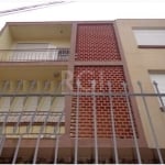 Ótimo apartamento térreo, com dois dormitórios, living e banheiro social. Copa cozinha e amplo pátio com área de serviço. &lt;BR&gt;Excelente localização no bairro.