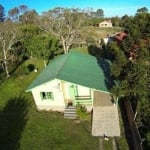 Casa 3 Dormitórios no Lageado. Ótima Casa de Campo no Bairro Lageado-Zona Sul de Porto Alegre. Casa toda em Madeira Nobre Cambará, 3 Dormitórios, Sala de Estar, Cozinha, Banheiro Social e Garagem Cobe