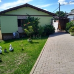 CASA/SOBRADO  COM 3 DORMITÓRIOS 2 VAGAS E DOIS BANHEIROS NO BELÉM VELHO.Linda casa, faixa na frente e parada de ônibus, luz 110 e 220, pátio todo murado e gradeado, câmeras e alarme, 02 portões automa