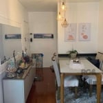 Apartamento 3 dormitórios, com garagem fechada! Reformado, em ótima região do bairro. Entrar e morar! Living 2 ambientes com piso laminado em ótimo estado e split, cozinha também reformada, com área d