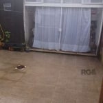 OTIMA CASA COM 2 DORMITORIOS E 2 VAGAS DE GARAGEM NO LOTEAMENTO GUADALUPE ZONA SUL DE PORTO ALEGRE , PROXIMO A TODOS OS RECURSOS DA ZONA SUL : SUPERMERCADOS , LOJAS , RESTAURANTES ETC...