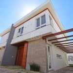 A casa de condomínio no bairro Teresópolis com 218 metros quadrados com 3 quartos sendo 3 suites e 4 banheiros&lt;BR&gt;Possui academia, espaço gourmet, área verde de jardim, área de recreação infanti