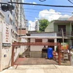 Casa a venda no bairro Auxiliadora, com terreno medindo 6,60m² de frente e 66,00m² de fundos, com 435,60m² de área total.&lt;BR&gt;&lt;BR&gt;Localizado próximo a Rua 24 de Outubro, a Coronel Bordini e