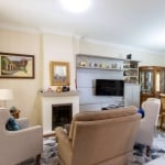 Excelente residencia, com living para dois ambientes, cozinha americana, área de serviço, e um espaço para lazer com churrasqueira, para familia e amigos.&lt;BR&gt;tres dormitorios, uma suite master c