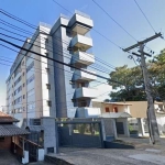 Ótima e ampla cobertura duplex no Jardim Botânico, fundos, com 276m² privativos, de 3 dormitórios e 2 vaga. Possui no andar inferior: sala de estar com lareira, sala de jantar, 3 dormitórios sendo 1 s