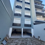 Prédio Residencial de Três andares e uma loja térrea.&lt;BR&gt;Três apartamentos de dois dormitórios com banheiro, sala e cozinha americana.&lt;BR&gt;Dois apartamentos duplex com dois dormitórios dois