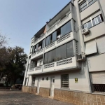 Apartamento para locação, no bairro São Geraldo, com 03 dormitórios, sacada,  01 banheiro, cozinha com pia e balcão, área de serviço ampla, piso parquet, sol da tarde e linda vista. A área privativa é