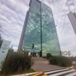 Sala de frente no Diamond Tower com 41 m2, piso em porcelanato, 2 banheiros, ar central e 1 vaga rotativa.&lt;BR&gt;&lt;BR&gt;Empreendimento de alto padrão, junto ao Barra Shopping Sul.&lt;BR&gt;&lt;B