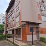 Apartamento térreo,2 dormitórios , com ar condicionado , finamente decorado, com piso em porcelanato classe A, inclusive no banheiro, cozinha com bancada da pia com agua quente, e em mármore e armário