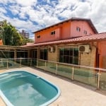 Casa no Bairro Boa Vista mobiliada para comprar  com 4 quartos, sendo 2 suítes (1 master com hidro), living com sala de jantar, churrasqueira, lareira, escritório, piscina, área gourmet, cozinha plane