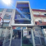 Conjunto comercial com 226 m², distribuídos em 2 pavimentos com escada de acesso interno.&lt;BR&gt;Primeiro piso com 5 salas privativas, pavimento superior com uma cozinha e  churrasqueira, banheiro e