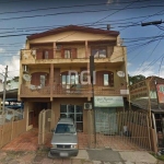 Prédio misto com 3 andares em avenida de grande circulação, bairro Partenon. &lt;BR&gt;Parte térrea com duas lojas de frente alugadas e com estacionamento, garagem lateral e fundos para 8 carros. Segu