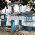 Casa sobrado prox. a  Protásio Alves, Petrópolis, frente para o antiga pizzaria Fornão, ideal para comercio, clinica etc. Terreno de 16,30 frente por 22,00 de fundo.&lt;BR&gt;Parte inferior: 3 amplos 