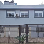 Casa na José  Gertum, 3 dormitórios sendo duas suites , 379,13 m2  , cozinha planejada sob medida  ,área de serviço ensolarada e espaçosa , dep. de empregada , despensa  , pátio nos fundos com frutífe