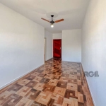 Ótimo apartamento  de 2 dormitórios, sala de estar e sala de jantar, banheiro social e banheiro auxiliar, cozinha  e área de serviço. Iluminado, silencioso. Bairro com grande potencial de comércio, tr