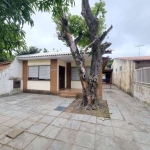 Casa térrea no bairro Ipanema, com 3 dormitórios sendo 1 suíte, living para 2 ambientes, banheiro social, lavanderia, área para churrasco e amplo pátio com canil.&lt;BR&gt;Localizado na avenida Cavalh