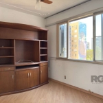 Apartamento de 51m², 2 dormitórios, living para dois ambientes, cozinha, área de serviço separada e 1 banheiro. Imóvel em andar alto, com vista definida e muito ensolarado.&lt;BR&gt;&lt;BR&gt;Prédio c