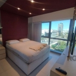 Apartamento em andar alto com vista panorâmica para o Guaíba, completamente mobiliado, com decoração em alto padrão e churrasqueira. Vista panorâmica para o Rio Guaíba e para o Parque Marinha. Uma (1)