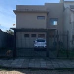 Descubra essa incrível casa localizada no bairro Nonoai em Porto Alegre. &lt;BR&gt;Com uma área privativa de 184m² e total de 300m², oferece espaço e conforto para toda a família. &lt;BR&gt;Possui liv