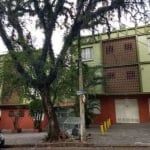 APARTAMENTO COM 3 DORMITORIOS, SALA, COZINHA, BANHEIRO, AREA DE SERVICO. REFORMADO. AREA  EXTERNA GRANDE (COMPORTA CARRO DE PEQUENO PORTE). IMOVEL COM DIMENSOES AMPLAS. DE FRENTE, TERREO. AO LADO DA S