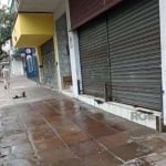 Loja ao lado do antigo Supermercado Nacional, em frente a parada de ônibus e em frente ao colégio Israelita. com 1 banheiro e sem garagem.