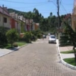 Excelente terreno no bairro Guarujá, com 150 m² privativos, plano bem localizado dentro de condomínio com infraestrutura completa, com piscina, playground, quadra de esportes e salão de festas. Agende