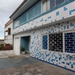 Ótimo sobrado, tanto comercial quanto residencial. &lt;BR&gt;Mobiliado. Possui na parte térrea e de frente, 2 salas amplas com banheiro, ideal para instalação de empresa ou comércio. Sobrado possui no