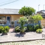 Casa no bairro Restinga, que possui 2 dormitório, banheiro social, sala de estar para 2, 1 vaga coberta, lavanderia, canil e pátio frente e lateral. &lt;BR&gt;Terreno 10x20, próximo ao Corpo de Bombei