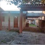 Vendo ótimo terreno no Alto Petrópolis com 330m² com 2 casas antigas, gradeado, próximo do novo shopping Zafarri na Protásio Alves. Obs: tem duas casas antigas, não averbadas, que dá para morar por um