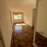 Ótimo apartamento de 72m² no bairro Jardim Leopoldina! O imóvel é composto por espaçoso living para dois ambientes, 2 dormitórios, banheiro social com ventilação natural, cozinha e área de serviço. Po