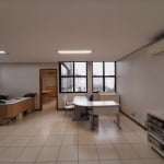 Sala comercial mobiliada para locação, no bairro Auxiliadora, desocupada, 2 ambientes, banheiro social, copa, split, 1 vaga de garagem coberta. A área privativa é 56m² e orientação solar Oeste. Condom