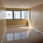 Libertas Imobiliária aluga!&lt;BR&gt;Ótima sala comercial no Empreendimento ICON, andar alto,  de fundos, com 25m² privativos. Piso porcelanato. Sala ampla com banheiro. Muito ventilada e iluminada. P