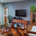 Vende no Bairro Floresta,  apartamento de 02 dormitórios com dependência e churrasqueira,  living 02 ambientes, banheiro social, cozinha com área de serviço separados.  Ensolarados, amplas peças.