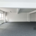 Sala com 95 m² de área total sendo 85 m² de área privativa com 02 ar condicionados e 02 lavabos, piso carpet, forro de gesso, luminárias, 3º andar, fundos, posição solar leste, próximo à rua General J