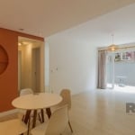 Apartamento Garden com 143m², localizado no bairro Rio Branco, fundos. Imóvel com 2 dormitórios, sendo 01 suíte com hidromassagem, living amplo, cozinha americana completa com móveis sob medida, área 