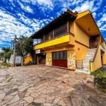 Casa com 2 salas comerciais, 3 quartos, vaga de garagem churrasqueira, suíte, no bairro Cavalhada, Porto Alegre/RS&lt;BR&gt;&lt;BR&gt;Excelente casa com estrutura versátil e perfeita para moradia e ne