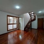 Cobertura de 2 Dormitórios com Terraço e Churrasqueira - Ótima Localização&lt;BR&gt;&lt;BR&gt;Cobertura desocupada com quase 115m² privativos, ideal para quem busca conforto e espaço. No primeiro anda