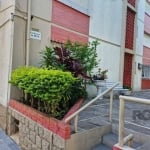 Apartamento em ótima localização no bairro Petrópolis com 3 dormitórios no andar térreo perto de supermercados e comércio em geral.  Agende uma visita para conhecer o imóvel.