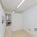 Sala/Conjunto com 80 m² de área privativa, no bairro Centro Histórico, com divisórias, recepção, 1 banheiro, piso frio e teto de gesso com luminárias. Condomínio com portaria 24h e 4 elevadores. Edifí