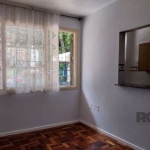 Apartamento de 01 Dormitório, andar térreo de frente no Bairro Santana com sala, cozinha e e armários. Dormitório com roupeiro e banheiro.