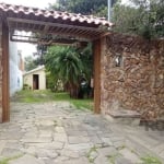 Casa para venda bairro Partenon, em Porto Alegre/RS.&lt;BR&gt;Terreno amplo, medindo 6,60 de frente, por 55,00 frente a fundos em ambas as laterais.&lt;BR&gt;Residência composta de 3 quartos, 2 banhei