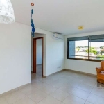 Apartamento semi-mobiliado, com 61,79m², 2 dormitórios, sendo 1 suíte, amplo living unindo sala de estar e jantar, churrasqueira, vaga coberta e escriturada. Localização privilegiada, à poucos metros 