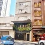 Seja bem-vindo ao coração do Centro Histórico de Porto Alegre! Este Studio é a definição de conforto e praticidade. Com 1 quarto, 1 banheiro e mobiliado, está pronto para receber você. Localizado Rua 