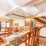 Casa de  333m² com 4 dormitórios, pátio com piscina, espaço gourmet com churrasq