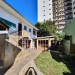 Casa para Venda - 250m², 4 dormitórios, sendo 1 suites, 4 vagas - Centro