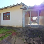 Ótima residência em Ipanema, localizada a uma quadra do calçadão de Ipanema e apenas&lt;BR&gt;três quadras do Zaffari. Possui amplo living com lareira, 3 dormitórios sendo uma suíte,  2 banheiros, coz