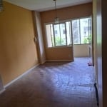 Apartamento de 3 dormitórios no Bairro Centro em Porto Alegre.&lt;BR&gt;possuí sacada, de frente, living para 3 ambientes, lavabo, ampla copa-cozinha, dependência completa, banheiro social, hidráulica